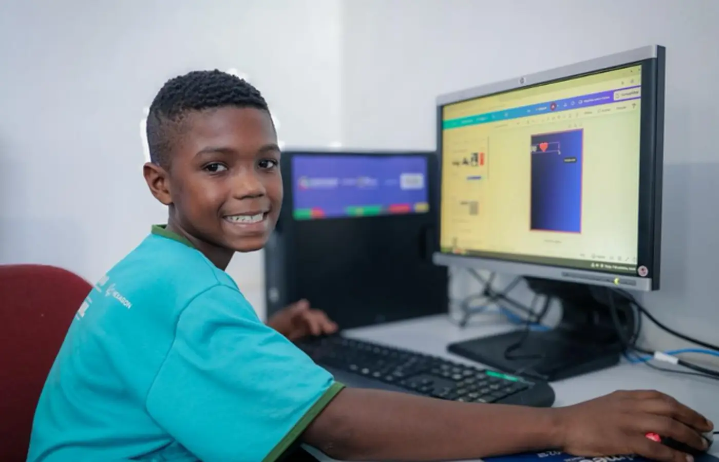 Internet chega a quase 3 mil escolas públicas de Goiás Internet chega a quase 3 mil escolas públicas de Goiás