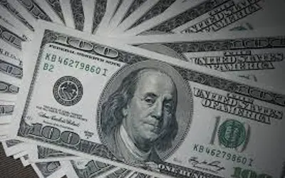 DÓLAR: moeda fecha em alta com tensões geopolíticas envolvendo EUA e a Groenlândia