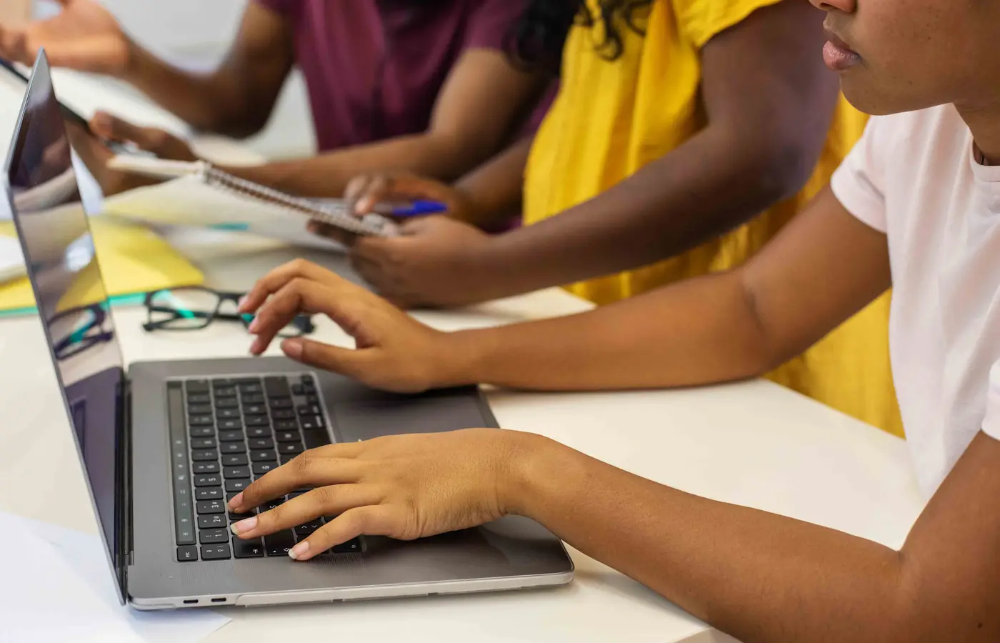 Internet chega a mais de 5,8 mil escolas públicas do Rio Grande do Sul Internet chega a mais de 5,8 mil escolas públicas do Rio Grande do Sul
