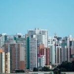 Pobreza nas Metrópoles Brasileiras Cai ao Menor Nível da Série Histórica, Mas Desigualdade Aumenta